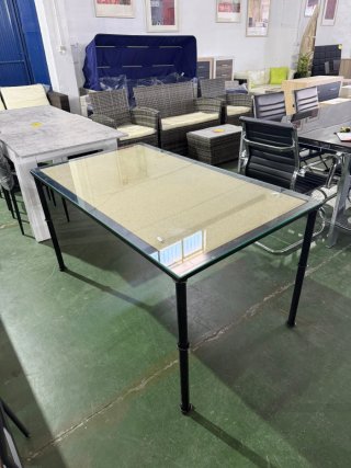Mesa de Comedor con Cristal y Patas de Forja