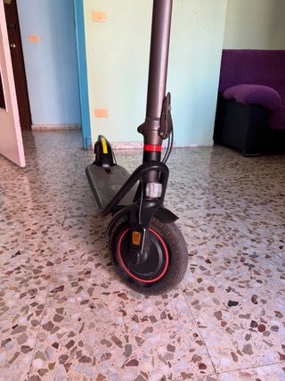 Patinete Eléctrico con Casco y Chaleco