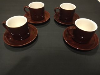 SET 4 TAZAS EXPRESO MARRONES CON PLATOS