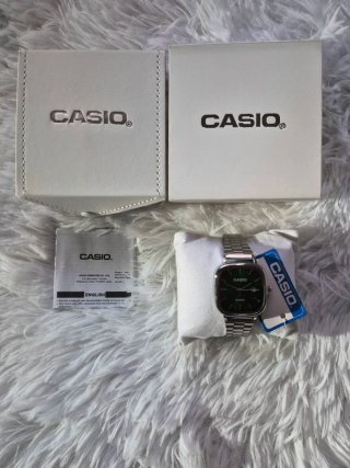 Reloj Casio Vintage Cuadrado Plateado Esfera Verde
