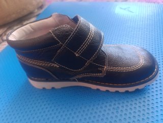 Botines Negros con Cierre de Velcro