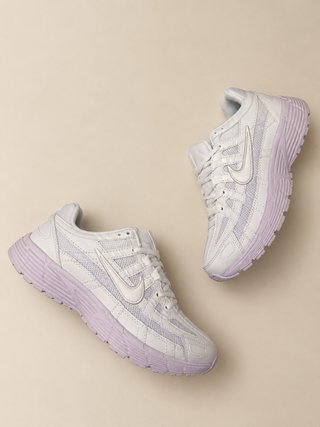 Zapatillas Nike Blancas y Moradas