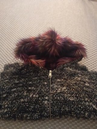 Cazadora de mujer con capucha de pelo