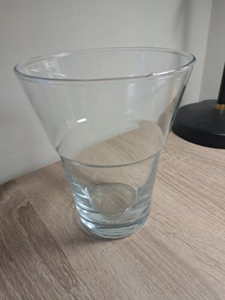 Jarrón de cristal diseñado por K. y M Hagberg
