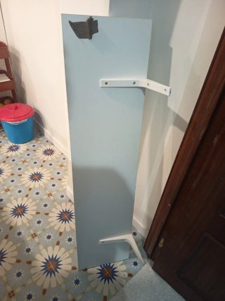 Balda blanca viene con tornillos