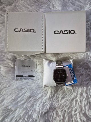 Reloj Casio Vintage Cuadrado Plateado Esfera Negra