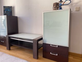 Muebles de Comedor: Mesa, Vitrinas y armario bajo