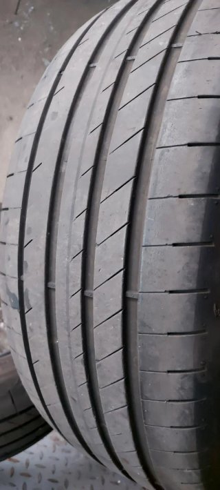 225/45 R18 95Y