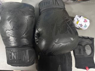 Set Boxeo 2. Guantes Venum + proteccion + vendas