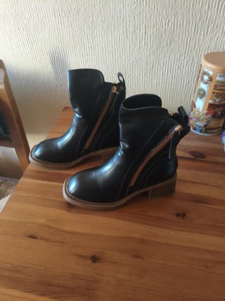 Botas Negras con Cremallera