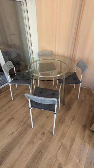Mesa Redonda de Cristal y 4 Sillas