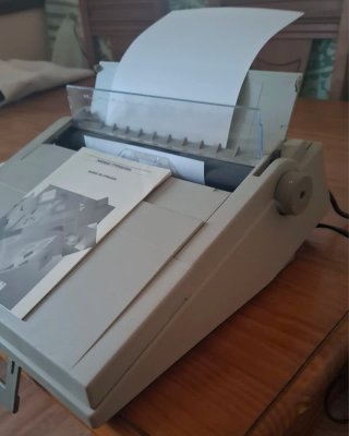Máquina de escribir Olivetti ET Personal 1610