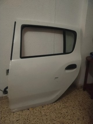 Puerta Delantera lado Piloto Dacia Sandero 2015