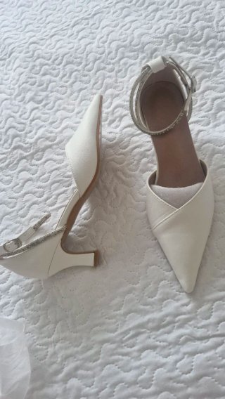 Zapatos de novia con detalle brillante