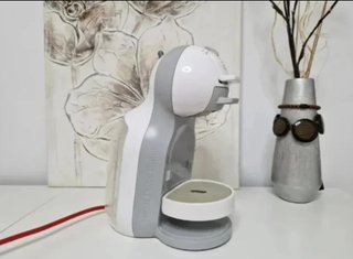 Cafetera Dolce Gusto Blanca y Gris