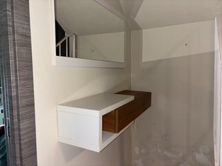 Aparador de pared con espejo