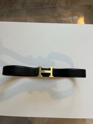 Cinturón Hermès Negro con Hebilla Dorada