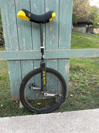 Uniciclo QU-AX