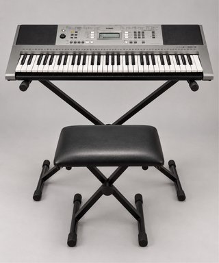 Teclado Yamaha PSR-E353, banco, funda y pedal.
