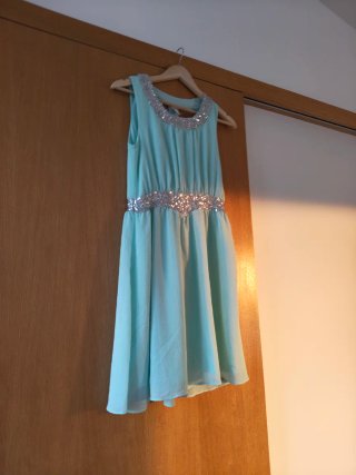 Vestido de cóctel fluido turquesa