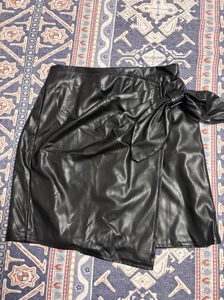 Falda Negra Efecto Piel Talla M