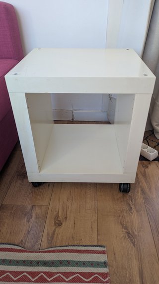 Mesa Auxiliar Blanca con Ruedas