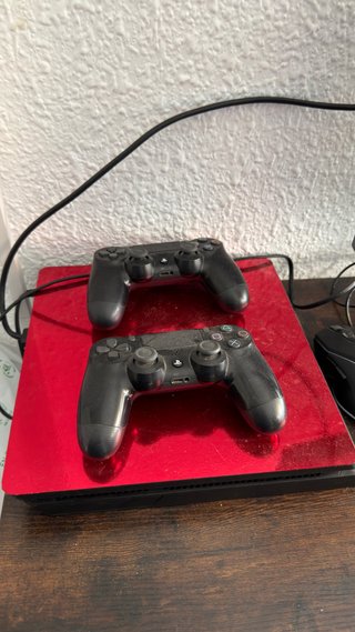 Consola PS4 con 2 mandos