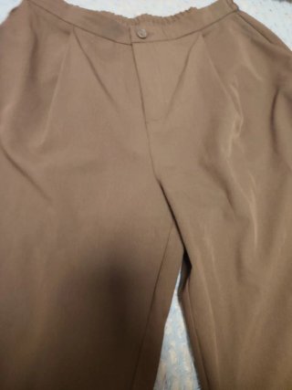 Pantalones Marrones de Corte Clásico