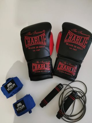 Set Boxeo: Guantes Charlie, Vendas y Comba