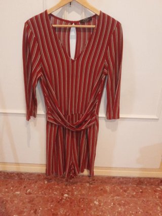 Mono corto granate con rayas Bershka
