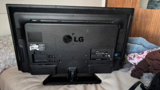 TV LG 39" Full HD (Con Soporte de mesa)