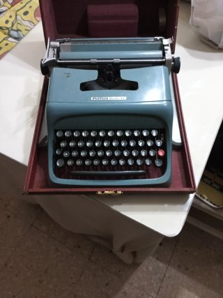 Máquina de escribir Olivetti Studio 44