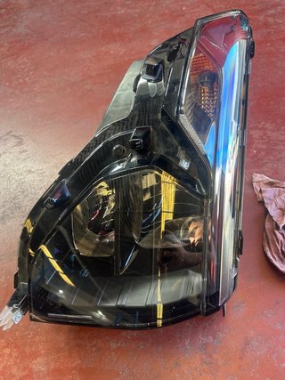 Faro delantero derecho Ford Transit Courier