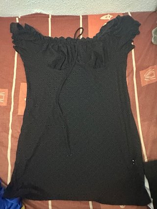 Vestido Negro con Detalle de Encaje