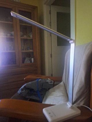 Lámpara de mesa blanca