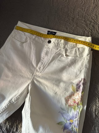 Pantalón Blanco con Flores