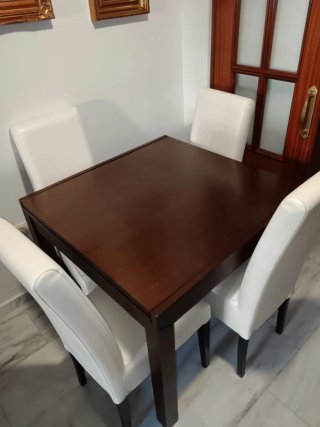 Mesa de Comedor Extensible y 4 Sillas