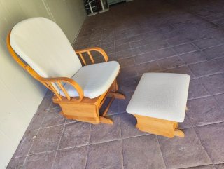 Sillón Mecedora de Lactancia con Reposapiés