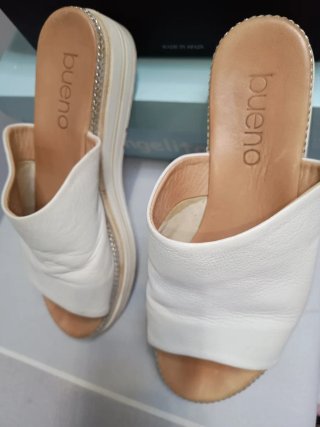 Sandalias blancas bueno