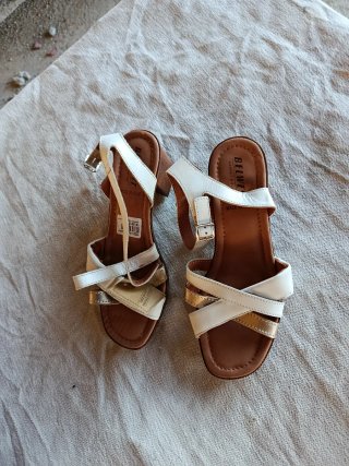 Sandalias Belwest Blancas y Doradas