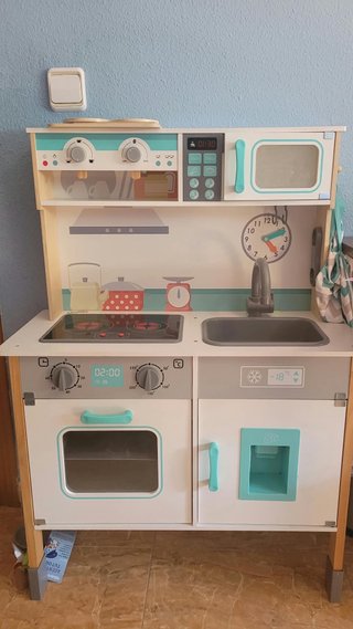 Cocinita de juguete de madera