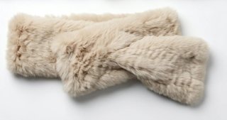 Estola de Pelo Beige con etiqueta