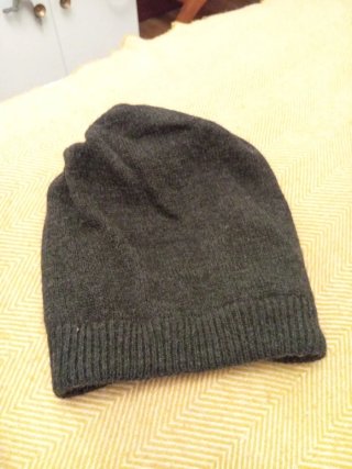 (1) Gorro de punto gris