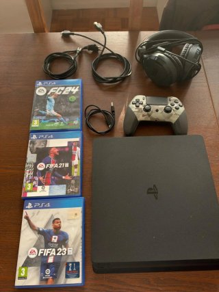 PS4  Slim (PlayStation 4) con juegos y accesorios