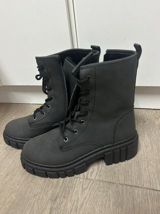 Botas Negras Estilo Militar