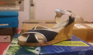 Sandalias de cuña negras y plateadas Talla 37