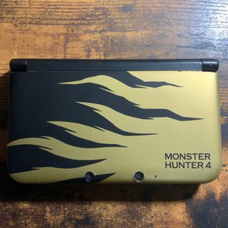 Nintendo 3DS XL Monster Hunter 4