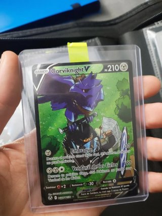 Carta Pokémon Corviknight V TG18