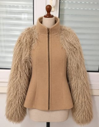 Cazadora elegante beige