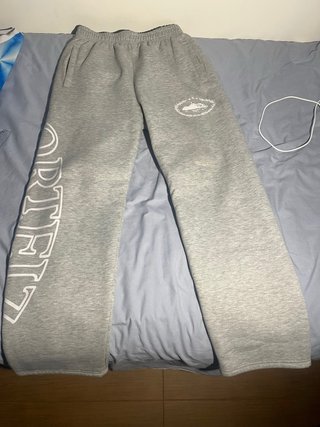 Pantalón Ancho Gris corteiz replica exacta